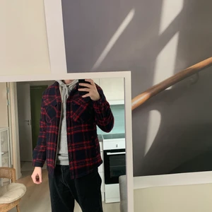 Zara jacka - Jacka från zara som är lite tjockare och är i väldigt bra skick. 