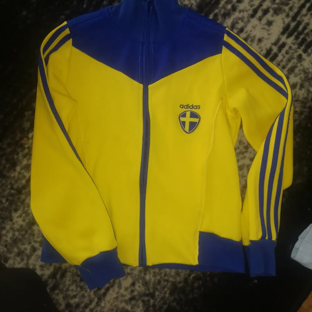 Adidas tröja . Tröjor & Koftor.