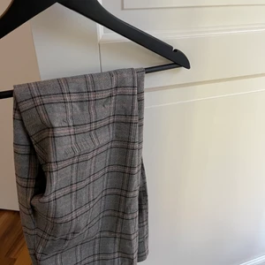 Kostymbyxor från ginatricot  - Aldrig använda 