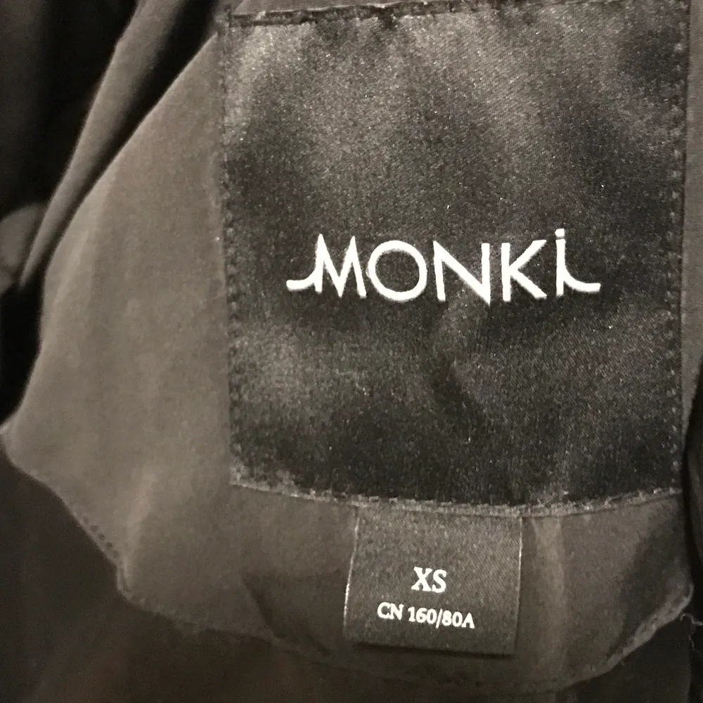 En svart puffer jacka från Monki, som bara är använd ca 1-2 gånger. 400kr + frakt. I storleken XS. Jackor.