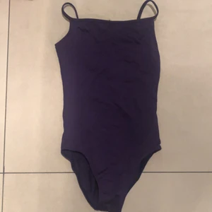 Balett dräkt  - Sälja pga att jag ej trivs i färgen, jätte bra skick inget fel på dräkten 💕 frakt betalas av köparen :)