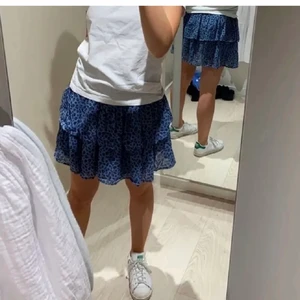 Kjol - Lägger ut min sketsnygga leopardkjol då fick hem den i fel storlek, nyskick och knappt använd❤️⚡️köparen står för frakt och budet startar på 120, köp direkt för 200⚡️⚡️