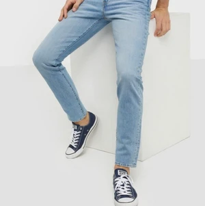 Levisjeans, 512 w30 l30 - Ett år gamla jeans, men i nyskick då de knappt är använda. Självklart tvättas dom innan de skickas ☺️ 500kr eller högsta budet.