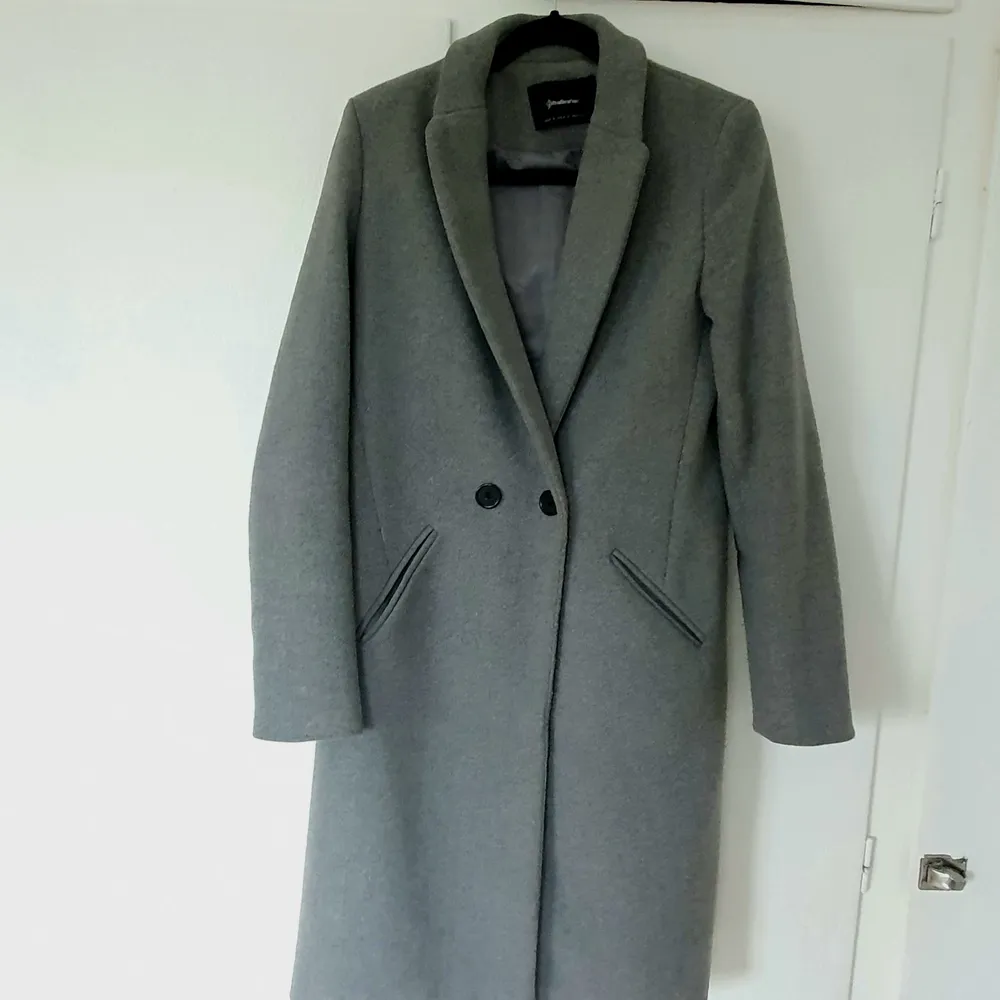 Gray coat in size S. Wore it only during the last fall.. Jackor.