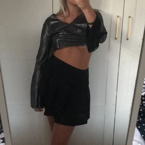 Fest topp - !Avklippt! festtopp köpt second hand. Strlk är okänt, gissar på en S. 50 kronor