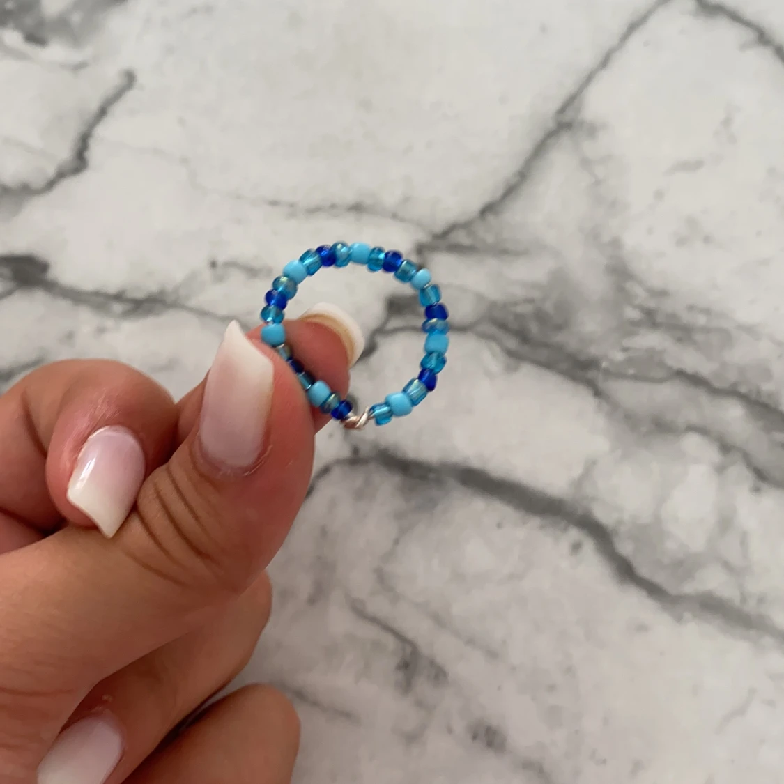 En ring men blåa pärlor💙🤍 - 91