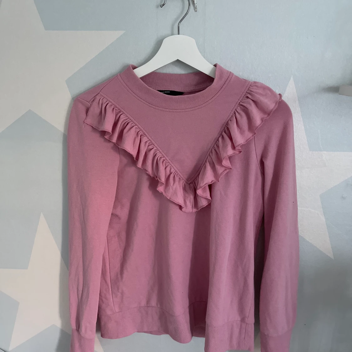 Fin rosa tröja med volang - 90