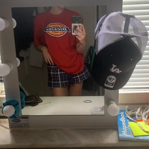 En oversize tröja - Säljer denna tröjan då jag behöver pengarna. Men för fler bilder eller frågor är det bara att fråga mig så kan jag fixa det!❤️