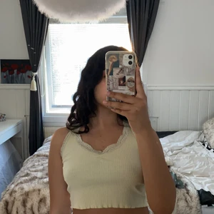 New yorker topp 🍋 - Gul new yorker topp storlek:xs om du har mer frågor om plagget skriv till mig :)