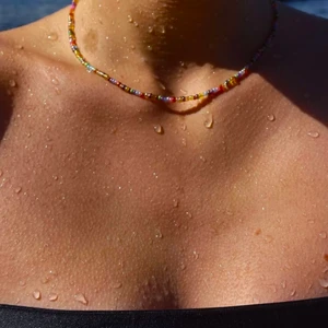 Pärlhalsband  - 💜Ett pärlhalsband med många olika färger💜 