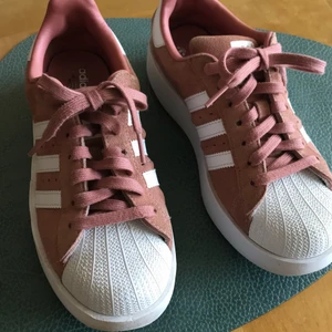 Adidas - Strl 40 Fint skick!