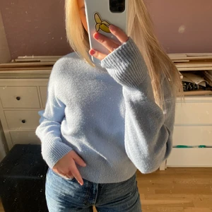 Stickad tröja - Skriv vid intresse🦋💕 Ord pris: 600kr, köparen står för frakten. Storlek XS men sitter som en S.