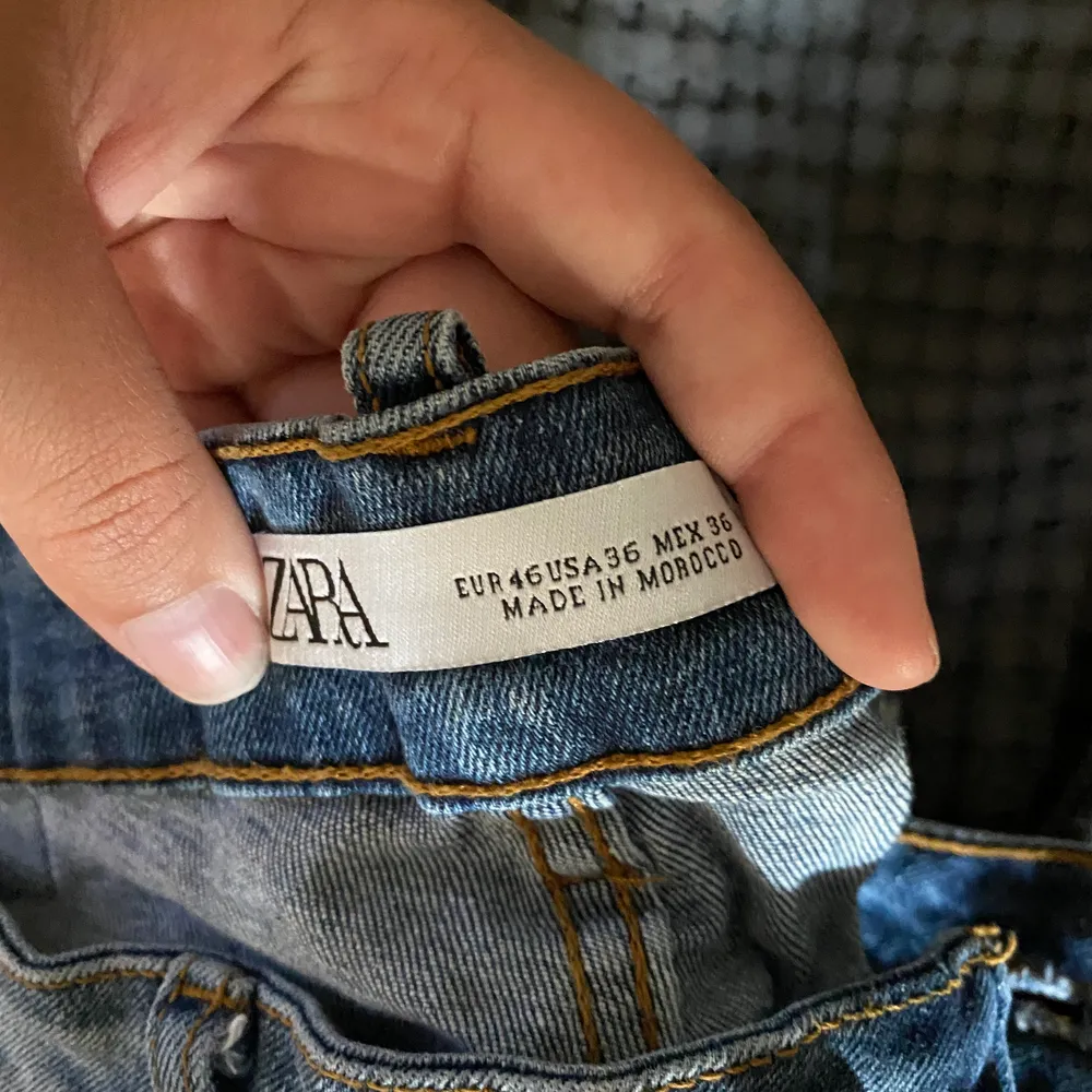 Säljer ett par skinnyjeans från Zara i storlek 46. Använda fåtal gånger därmed ett bra skick. Köparen står för frakt.. Jeans & Byxor.