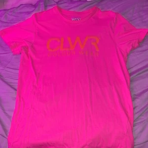 En fin T-shirt  - En fin T-shirt som är inte använd jätte mycket men lite 