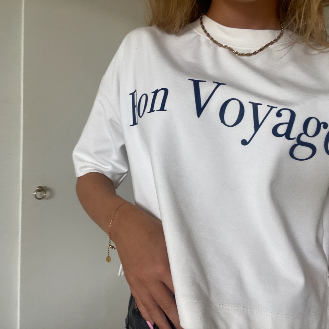 Vit t-shiet med blå text - 91