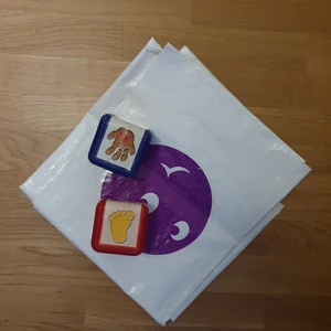 Sällskapsspel Twister - Säljer det klassiska spelet twister som är i använt skick. Kartongen finns inte kvar. Köpare står för frakt