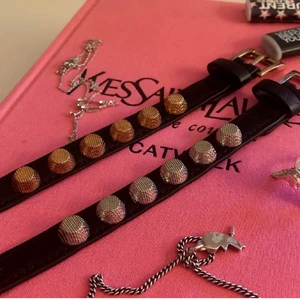 Nitarmband  - Säljer detta supersnygga Balenciaga inspirerande armbanden i silver & guld🪐🤍