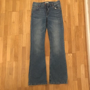 lindex period - ganska raka jeans från lindex använda en gång som nya😏