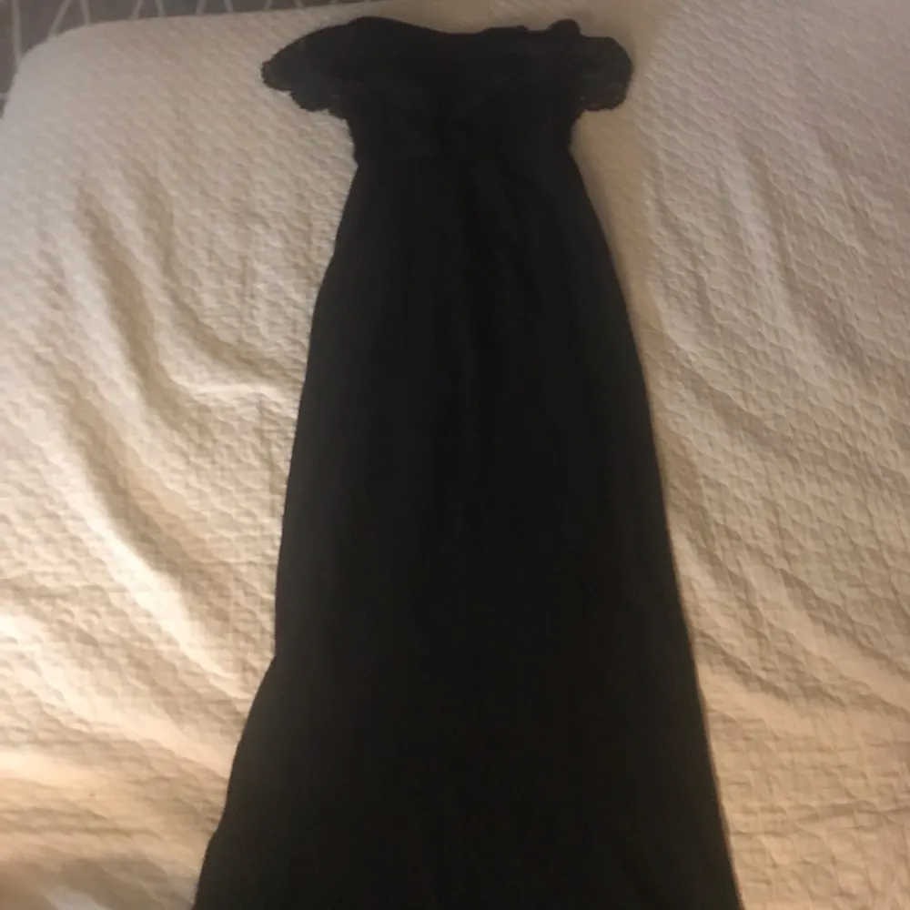 Ba basic svart lång klänning, tun material, inga fläckar.. Klänningar.