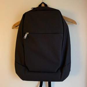 Säljer en ryggsäck, ”Kortteli city backpack”, från Marimekko. Aldrig använd. Små fack inuti, bland annat datorfodral. 