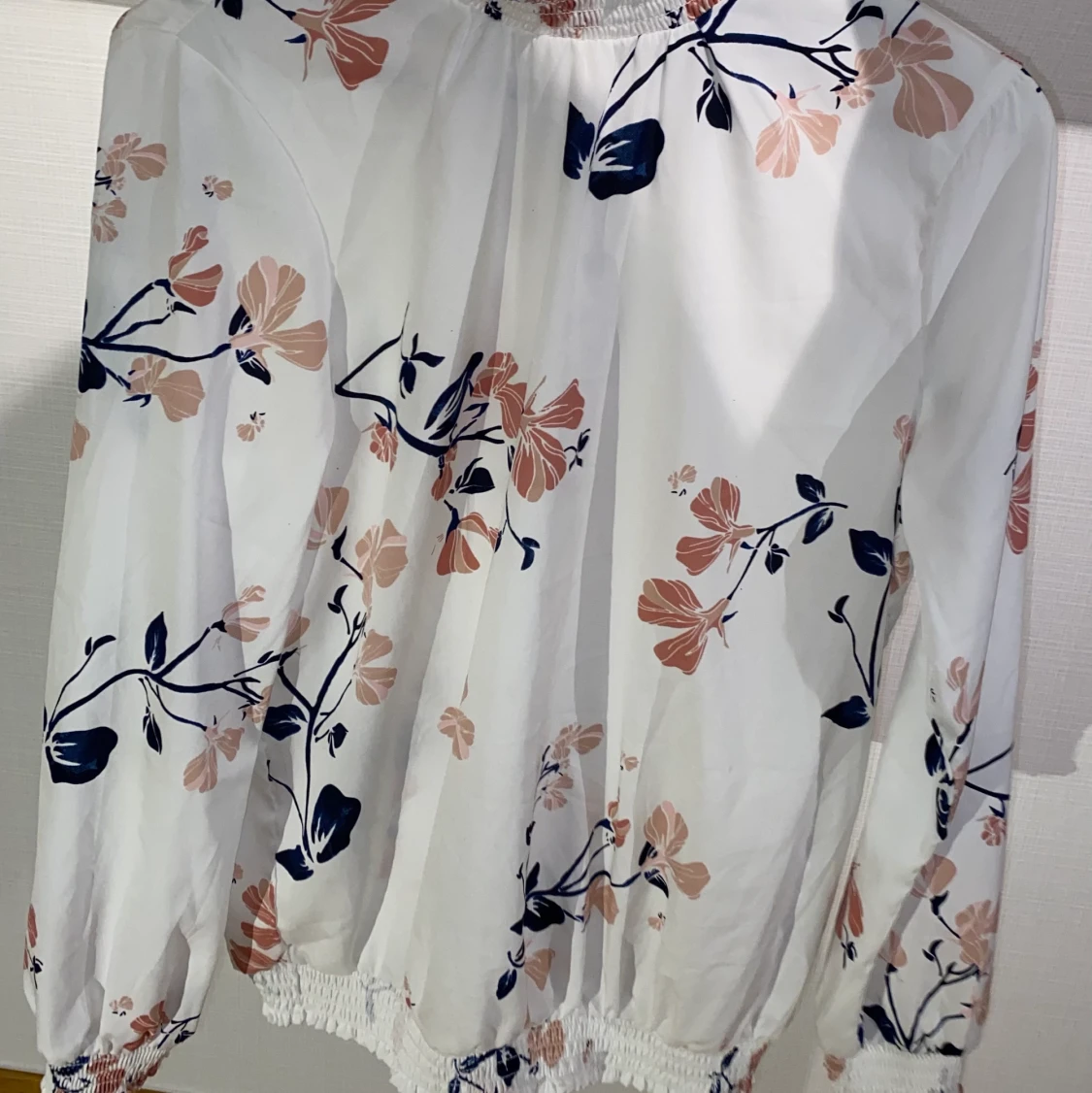 Jättesöt blommig blus - 90