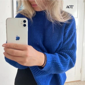 Stickad tröja - Mysig blå stickad tröja! Köpt här på plick. Storlek XS men passar S också 