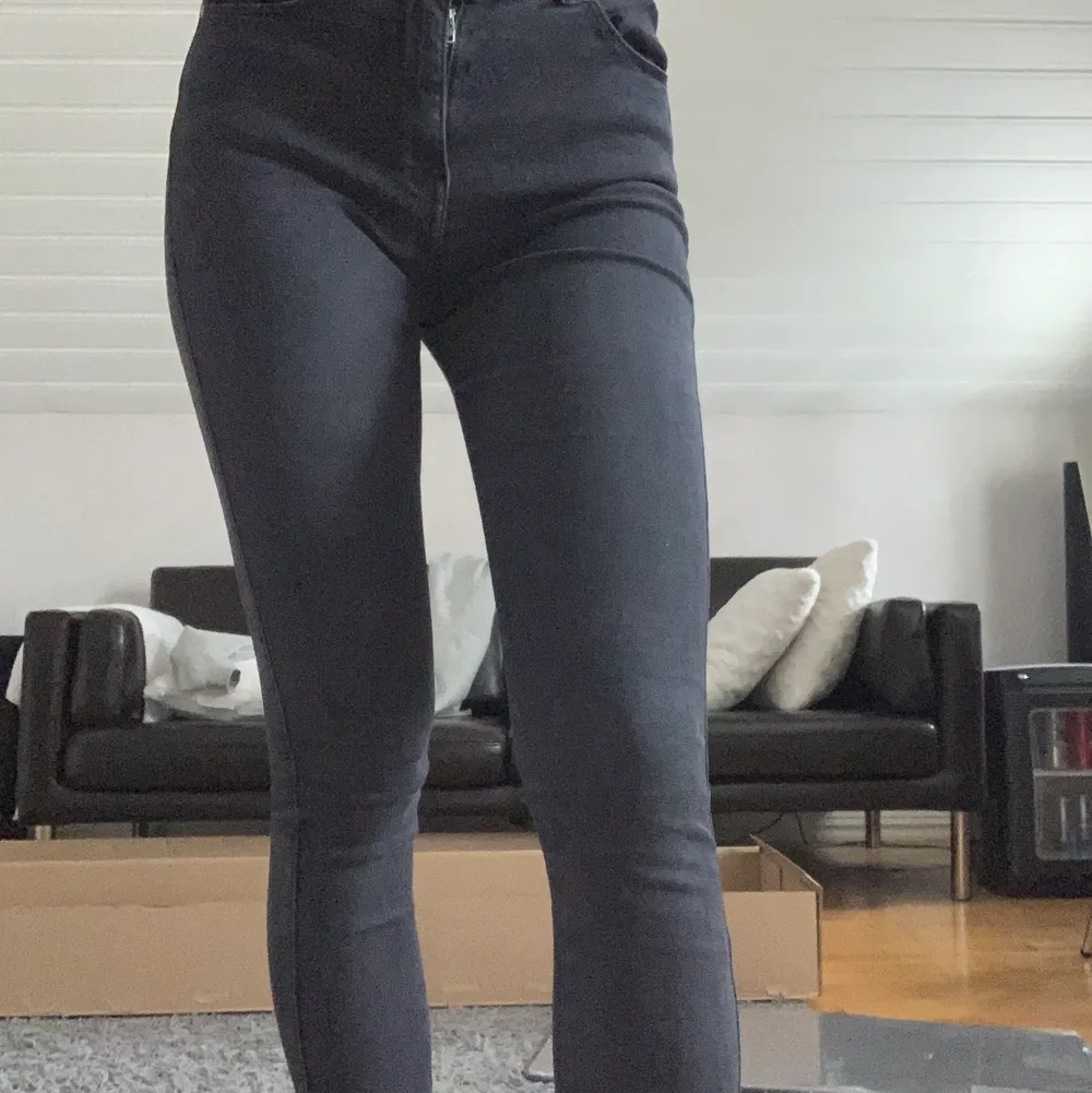 Svarta skinny jeans av Dr Denim. Använda lite, bra skick. Väldigt sköna. Jeans & Byxor.