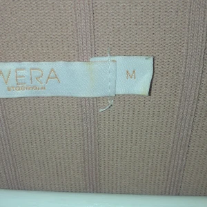 En tjock ribbad blus - Brukar ha på möten skön ärmarna ska vikas upp älskar strl M gammalrosa kosta 599kr