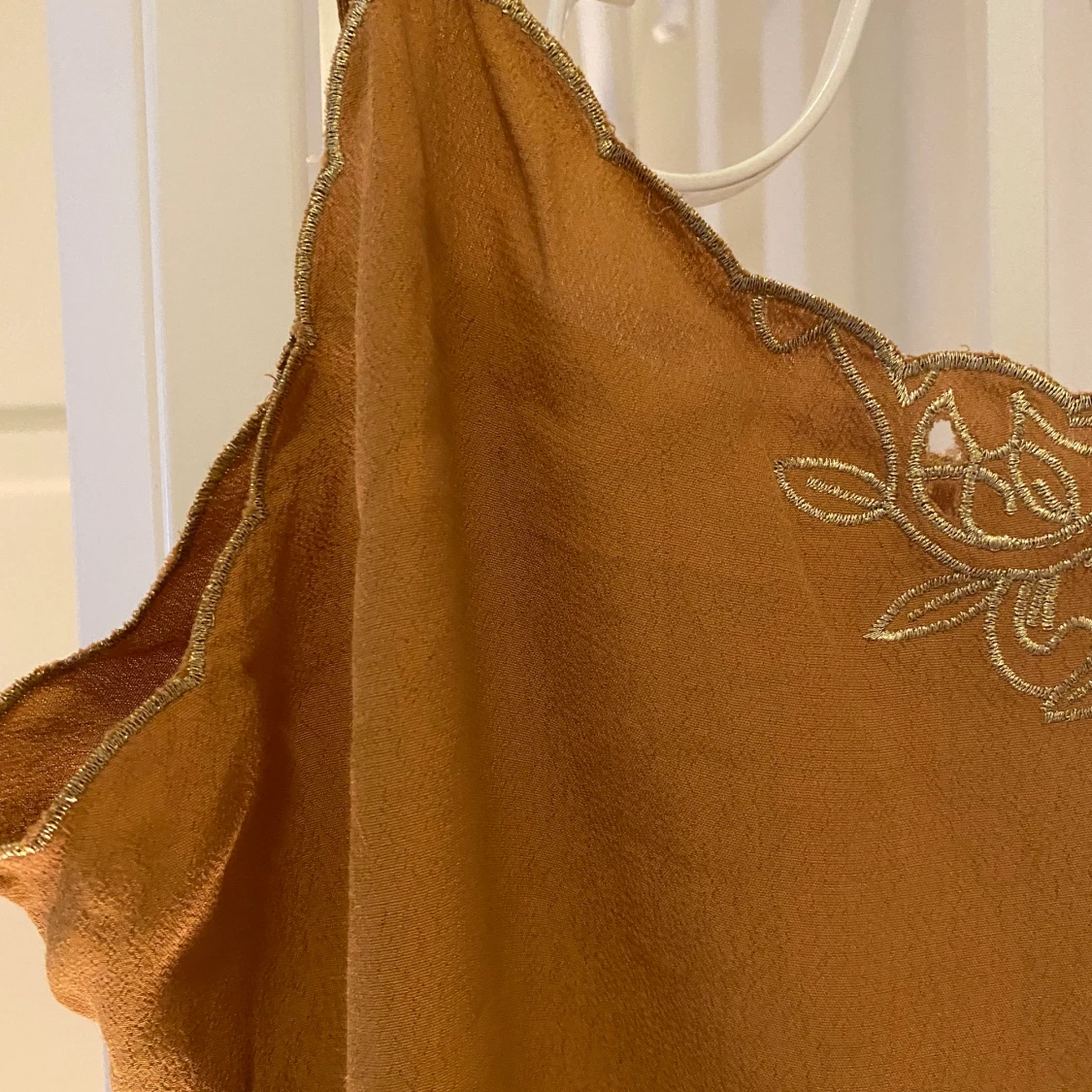 Bronztopp med guldbroderingar - 90