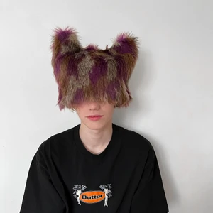 B-mössa Önskedjur - Underbar mössa handgjord i fuskpäls 🤎