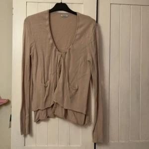 Kofta  - Kofta från hunkyddry Stockholm. Strl L men skulle mer säga S/M 