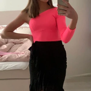 Neonrosa topp - Snyggaste festtoppen!!! Perfekt färg🤩 Endast använd en gång💖