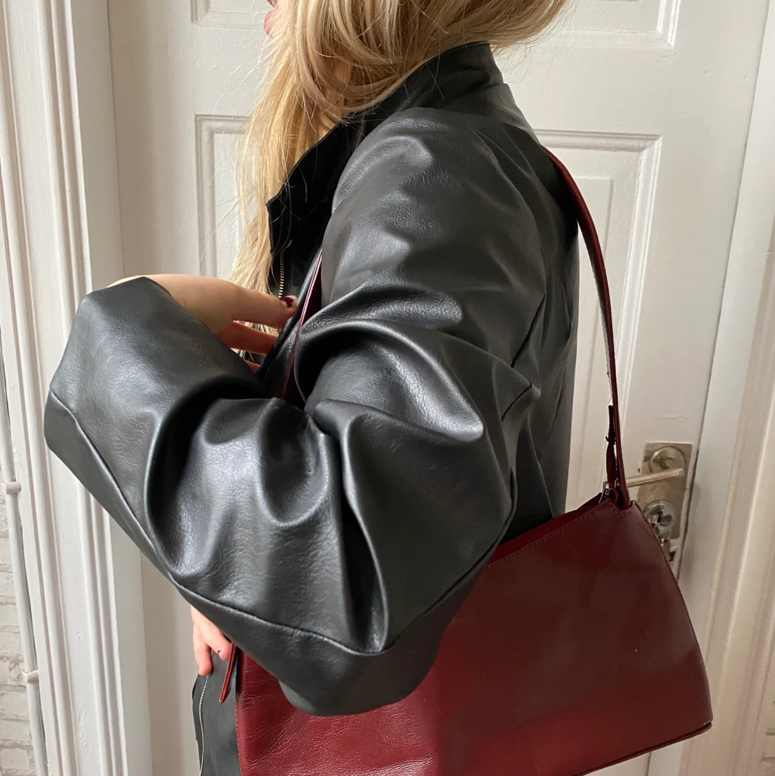 Vinröd axelväska❤️ - 90