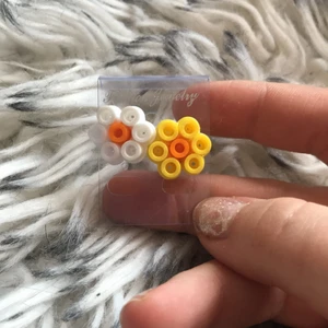 daisy blommor örhängen!  - ‼️ ej äkta silver ‼️