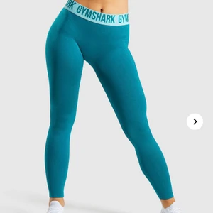 gymshark tights - säljer dessa snygga och populära tights från gymshark då de är för små för mig. Använda endast en gång så de är i nyskick. Nypris 400kr