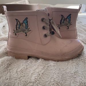 Odd Molly stövlar  - Väl använda Odd Molly stövlar i en lägre modell. 