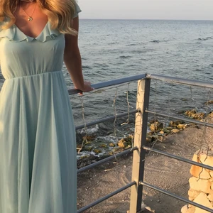 Klänning från Vila - En fin turkos sommarklänning från vila. Är i storlek 38 men hade passat 36 också.