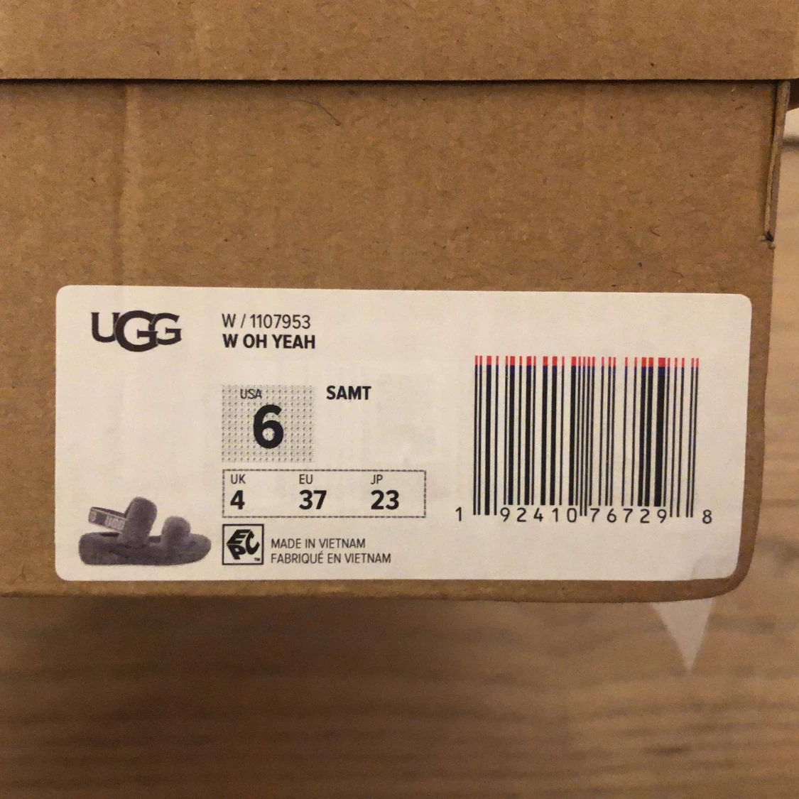 Uggs tofflor ”oh yeah” gråa  - 91