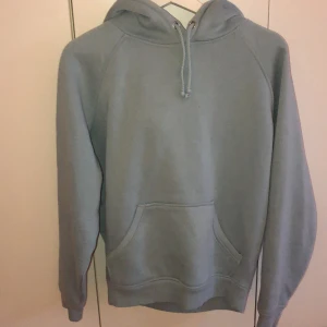 Ljusblå hoodie  - Jätte mysig hoodie från bikbok i fint skick! Hör av er till mig vid intresse eller frågor💕
