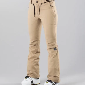 Dope Tigress 18 khaki snowbyxor  - Beautiful snowboard/ ski pants from Dope. XS    Skinny fit, in good shape but with some small use marks, see photo. DM for more info
