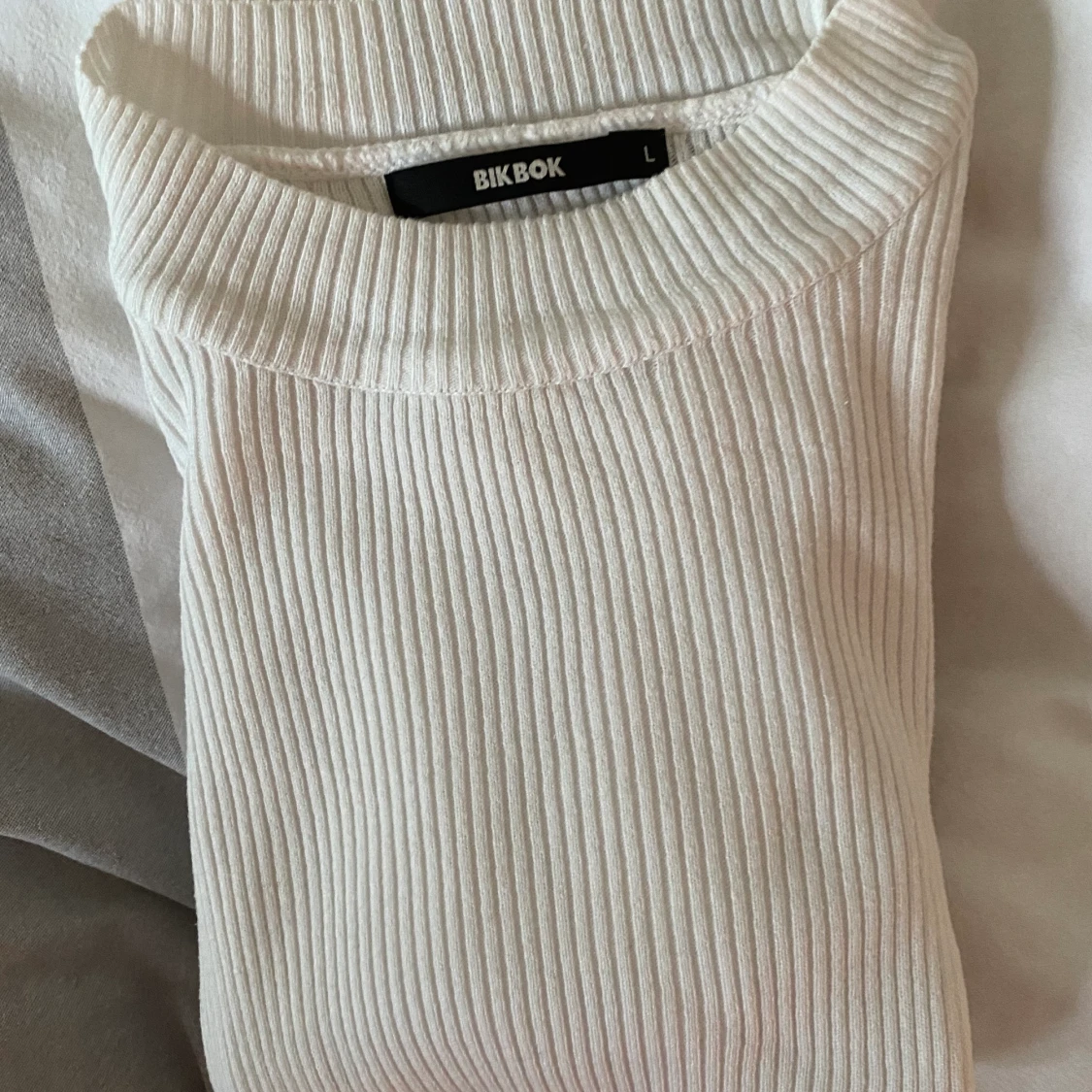 Tröja från BIK BOK stl L  - 90