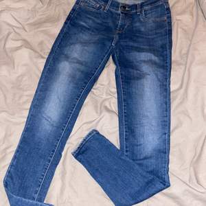 Superfina jeans från Levis i toppen skick. Stl 26