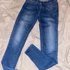 Jeans Levis 710 super skinny stl 26 - Superfina jeans från Levis i toppen skick. Stl 26