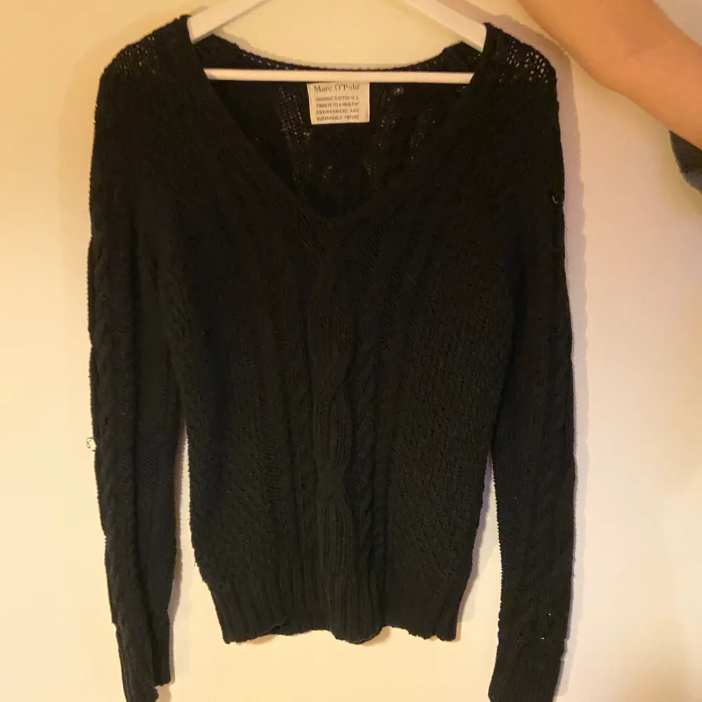 En svart grovstickad tröja från Marc O’Polo💓 Strl S, säljer då det inte är min stil💓. Tröjor & Koftor.