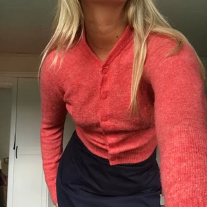 Rosa kofta - Supergullig rosa kofta som är köpt på sellpy men endast provad, prislappen är dock borttagen 💕