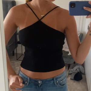 Zara topp - Topp från zara. Aldrig använt så den är så gott som ny💗köparen står för frakten