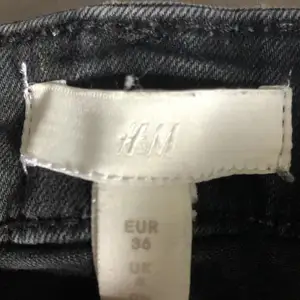 Ett par svarta shorts från H&M andvända 3-4 gånger säljer för har ingen andvändning för dom längre.