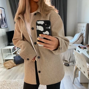 Beige skjortjacka - Beige skjortjacka från hm i storlek M💗