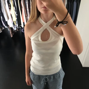 Ralph lauren linne -  Coolt linne från Ralph lauren i storlek M men skulle säga att det passar från xs-L. Man kan krossa över det också. Kom med förslag på priset. 