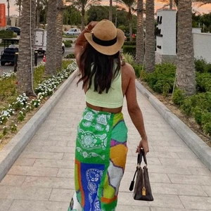 Kjol  - Helt ny. Köparen står för frakt budgivning om flera intresserade 